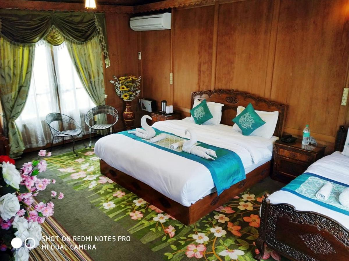 Hôtel The Mughal Sheraton Houseboat à Durgjan Extérieur photo