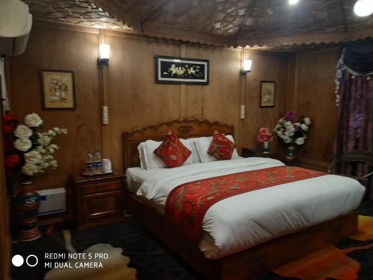 Hôtel The Mughal Sheraton Houseboat à Durgjan Extérieur photo