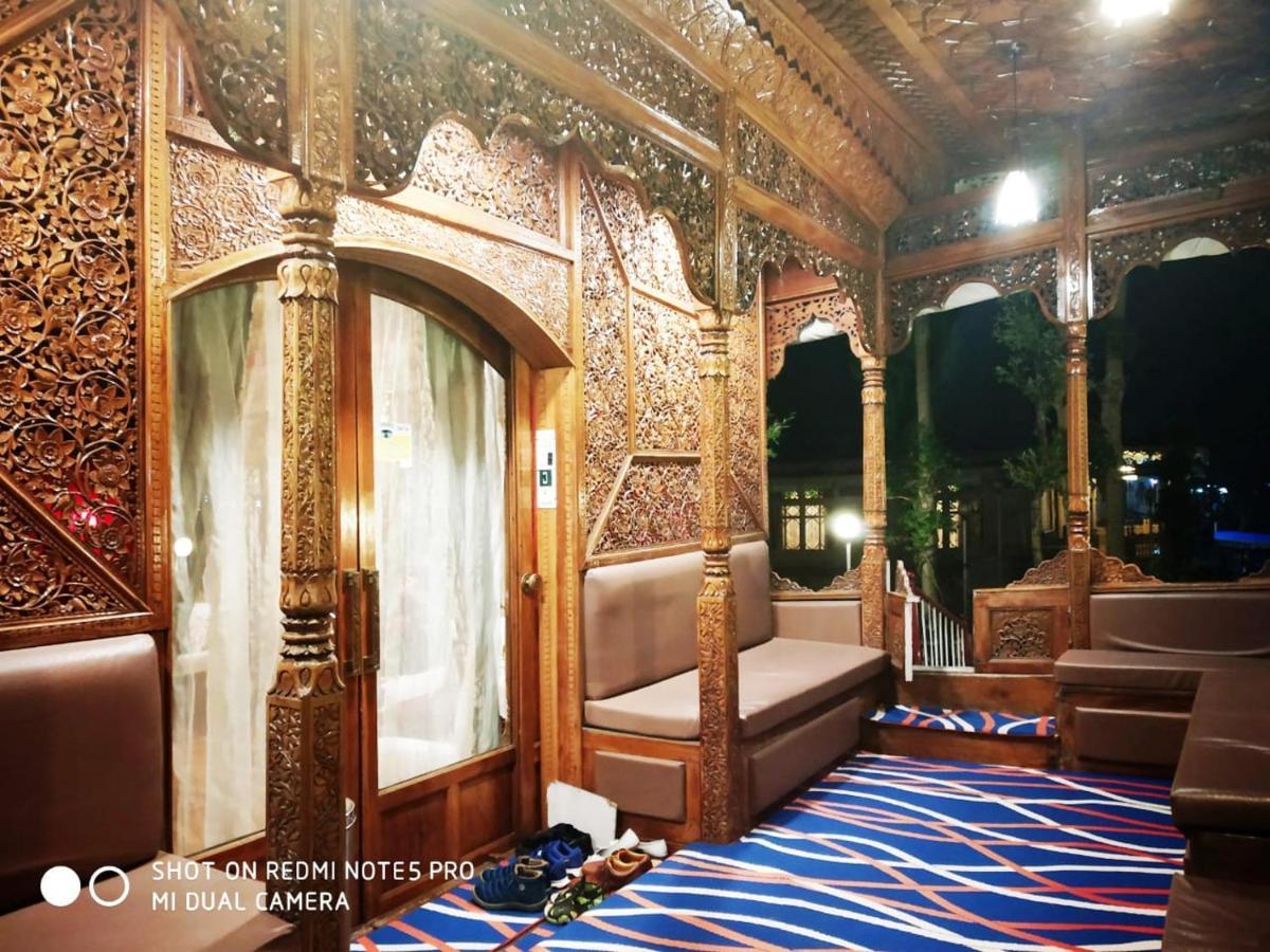 Hôtel The Mughal Sheraton Houseboat à Durgjan Extérieur photo