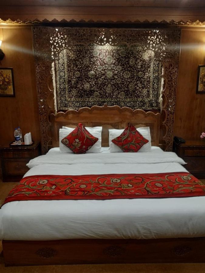 Hôtel The Mughal Sheraton Houseboat à Durgjan Extérieur photo